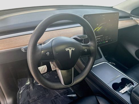 Used 2023 Tesla Model Y Performance AWD/4WD image 18