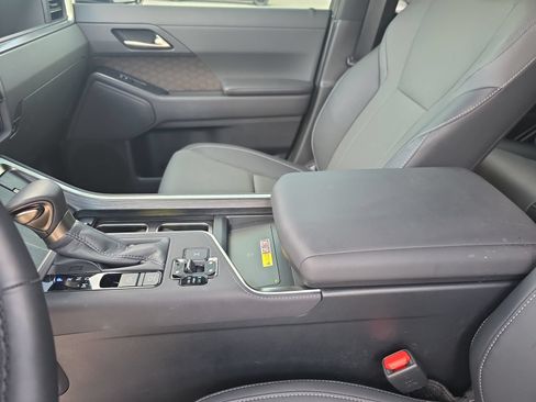 Used 2026 Lexus GX 550 w/ Accessory Package (2T) AWD/4WD image 23