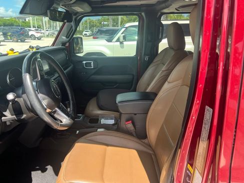 Used 2021 Jeep Wrangler Unlimited Sahara w/ Cold Weather Group AWD/4WD image 5