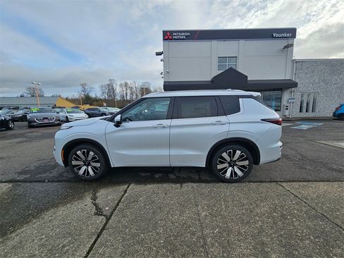 New 2026 Mitsubishi Outlander SEL image 8