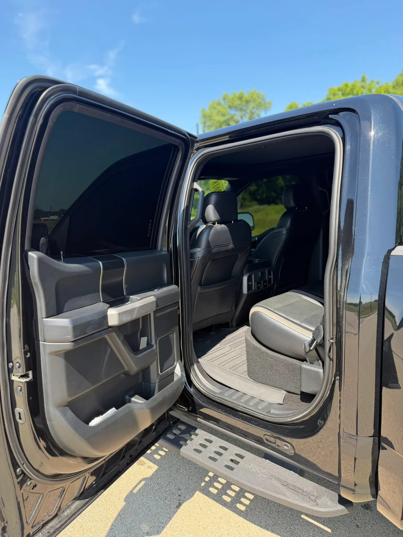 Used 2018 Ford F150 Raptor w/ Equipment Group 802A Luxury AWD/4WD image 16