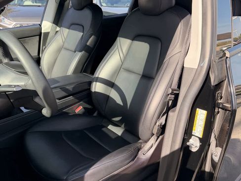 Used 2022 Tesla Model Y Performance AWD/4WD image 9