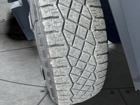 Used 2024 Tesla Cybertruck AWD Crew Cab image 36