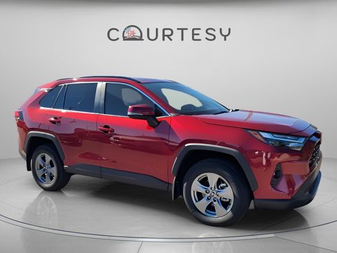 Used 2025 Toyota RAV4 XLE image 7