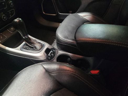 Used 2019 Jeep Compass Latitude FWD image 26