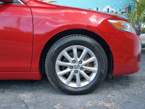 Used 2011 Toyota Camry XLE image 30