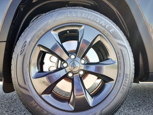 Used 2020 Jeep Cherokee Latitude Plus image 40