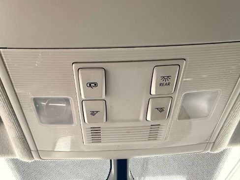 Used 2020 Volkswagen Tiguan S image 41