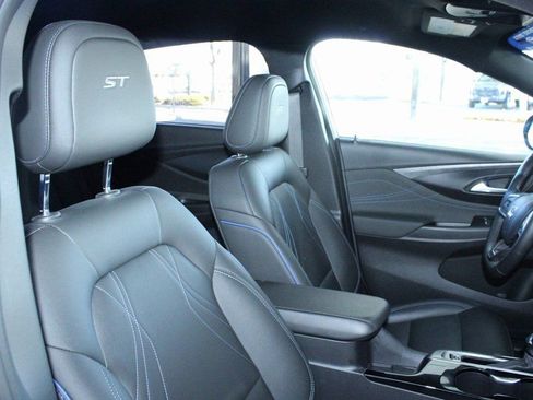 Used 2025 Buick Envista Sport Touring w/ Convenience II Package image 41