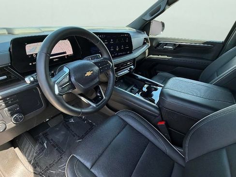 Certified 2025 Chevrolet Suburban Premier RWD image 18