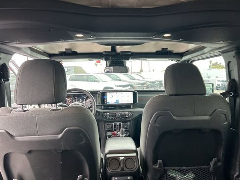 Used 2024 Jeep Wrangler Rubicon image 30