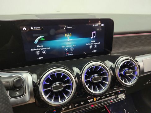 Used 2022 Mercedes-Benz GLB 250 image 10