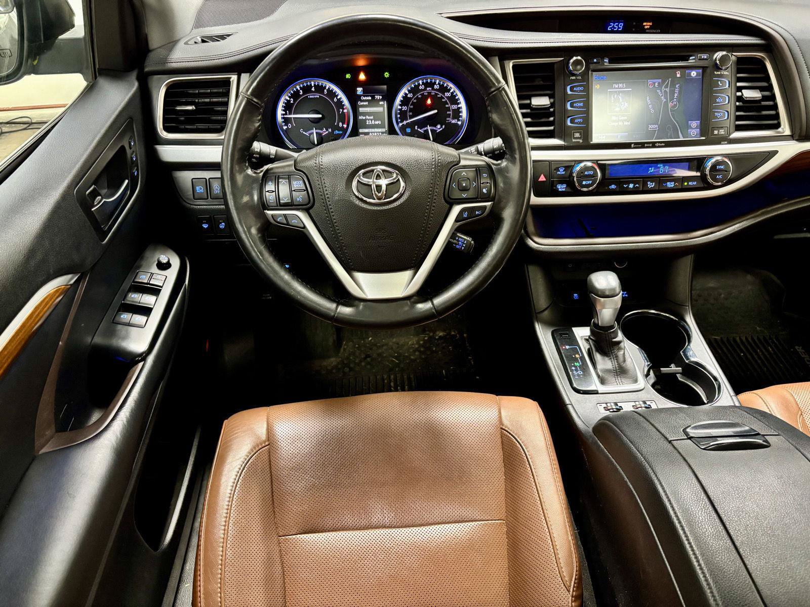 Used 2019 Toyota Highlander Limited Platinum AWD/4WD image 2