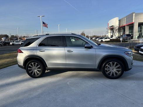 Used 2025 Mercedes-Benz GLE 450e 4MATIC image 11