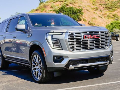 New 2026 GMC Yukon XL Denali w/ Denali Reserve Package AWD/4WD image 5
