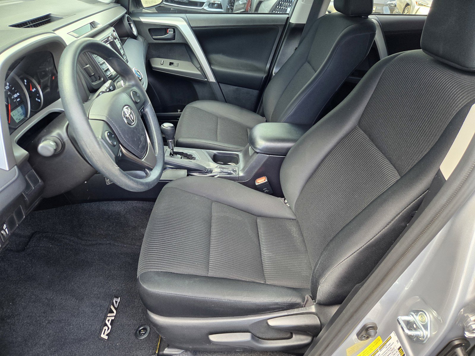 Used 2016 Toyota RAV4 LE FWD image 11
