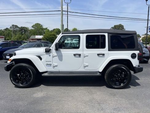 Used 2022 Jeep Wrangler Unlimited Sahara 4xe image 8