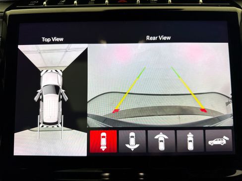 Used 2023 Jeep Grand Cherokee Limited w/ Luxury Tech Group II image 16