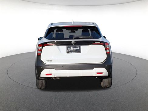 Used 2025 Nissan Kicks SV image 6