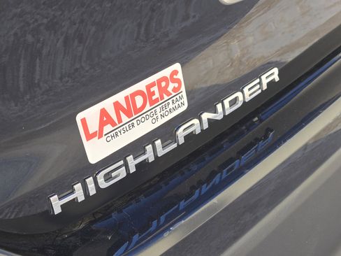 Used 2024 Toyota Highlander XLE image 13