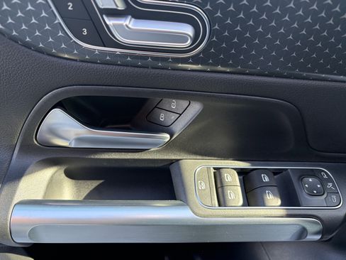 Certified 2025 Mercedes-Benz GLB 250 4MATIC image 16