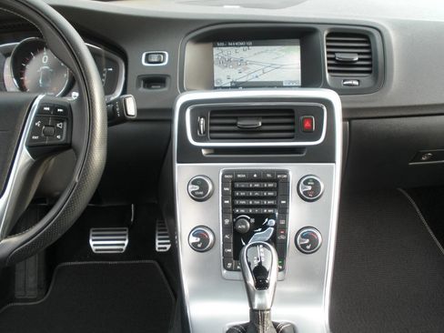 Used 2015 Volvo S60 T6 R-Design Platinum image 36