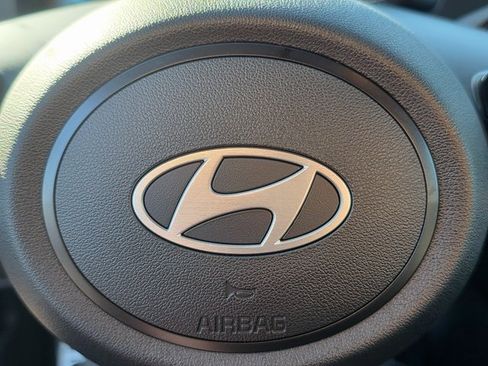 Certified 2025 Hyundai Elantra Sport image 21