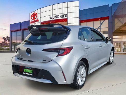 Used 2024 Toyota Corolla SE w/ SE Package image 4