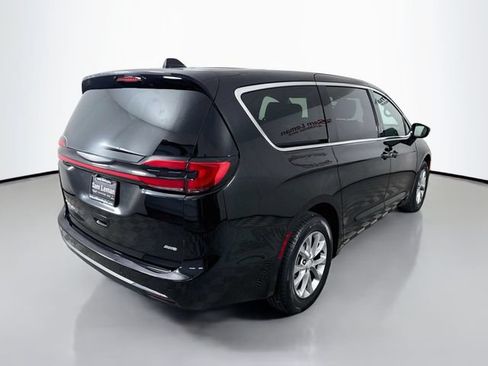 Used 2026 Chrysler Pacifica Select AWD/4WD image 7