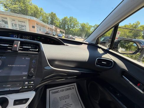 Used 2016 Toyota Prius Three Touring FWD image 25