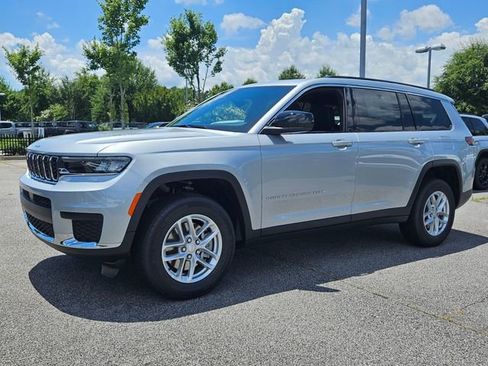 New 2025 Jeep Grand Cherokee L Laredo image 3