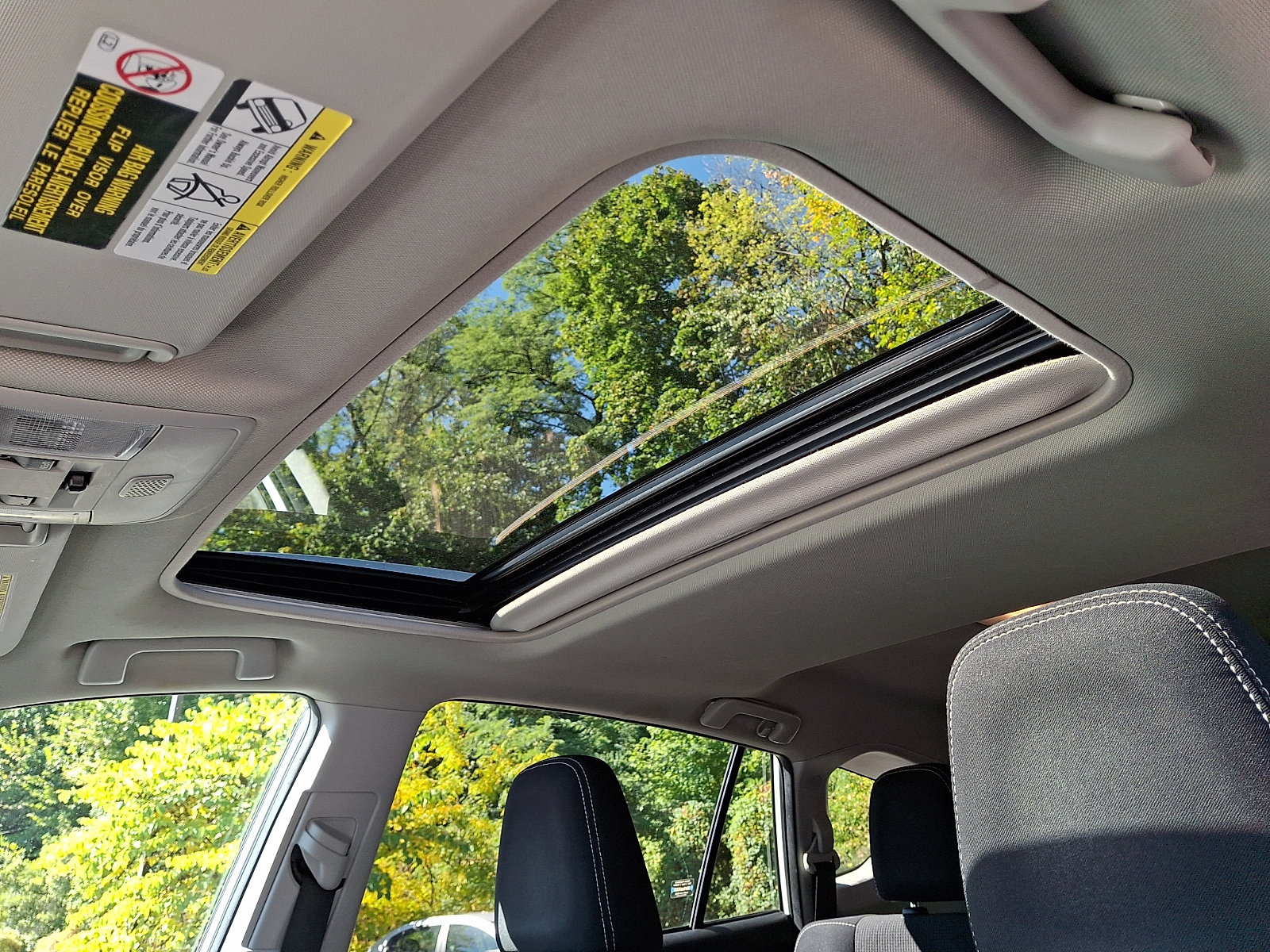 Used 2018 Toyota RAV4 XLE AWD/4WD image 15