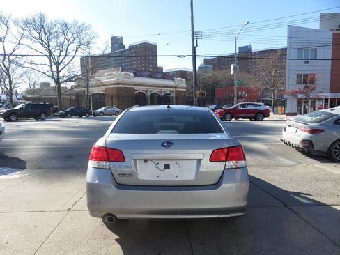Used 2011 Subaru Legacy 2.5i Premium image 8