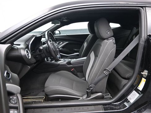 Used 2019 Chevrolet Camaro LT w/ Technology Package image 24