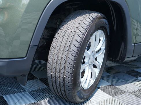 Used 2019 Jeep Cherokee Latitude w/ Popular Appearance Group AWD/4WD image 52