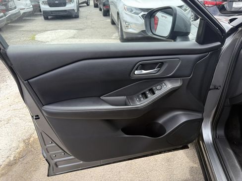Used 2025 Nissan Rogue SV AWD/4WD image 9