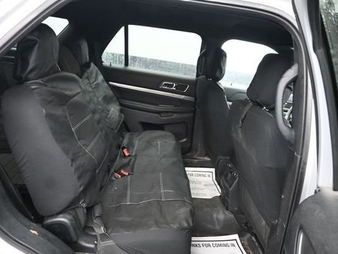 Used 2018 Ford Explorer XLT AWD/4WD image 6