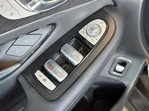 Used 2020 Mercedes-Benz GLC 300 image 21