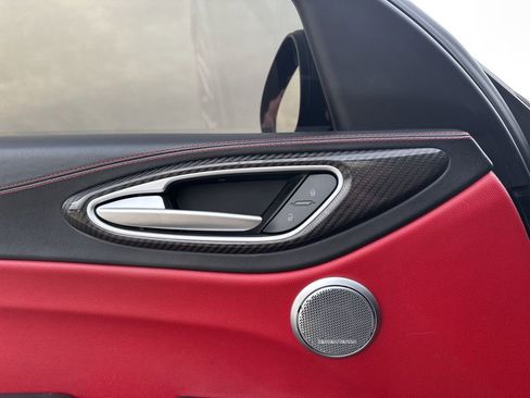 Used 2018 Alfa Romeo Giulia Quadrifoglio w/ Driver Assist Dynamic Package image 15