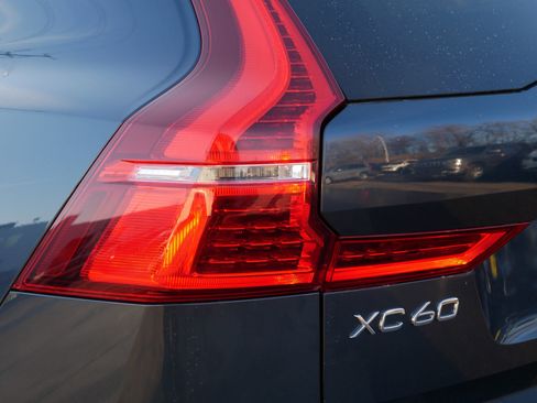 Used 2019 Volvo XC60 T8 Inscription w/ Advanced Package image 17