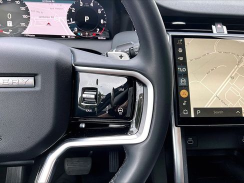 Used 2024 Land Rover Discovery Sport S image 19