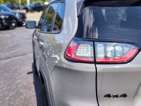 Used 2023 Jeep Cherokee Altitude Lux AWD/4WD image 9