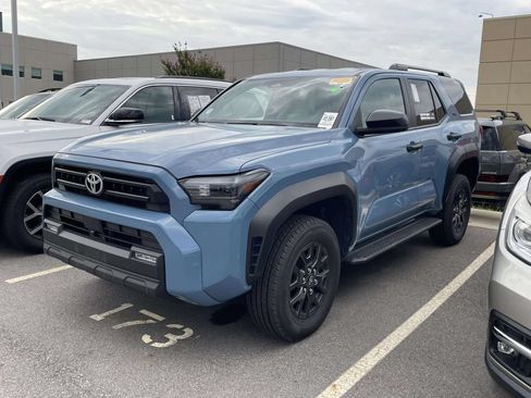 Used 2025 Toyota 4Runner SR5 AWD/4WD image 2