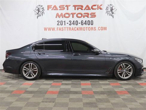 Used 2019 BMW 750i xDrive w/ Executive Package image 5