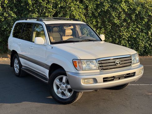 Used 2005 Toyota Land Cruiser AWD/4WD image 3