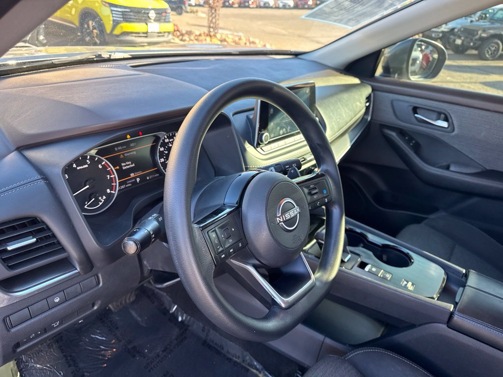 Used 2023 Nissan Rogue SV FWD image 11