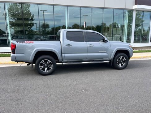 Used 2019 Toyota Tacoma TRD Sport AWD/4WD image 10