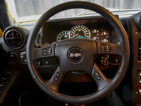 Used 2005 HUMMER H2 w/ Preferred Equipment Group image 44