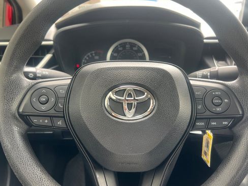 Used 2021 Toyota Corolla LE image 21