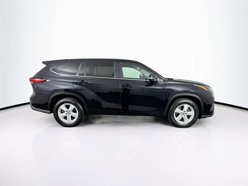 Certified 2023 Toyota Highlander L image 5